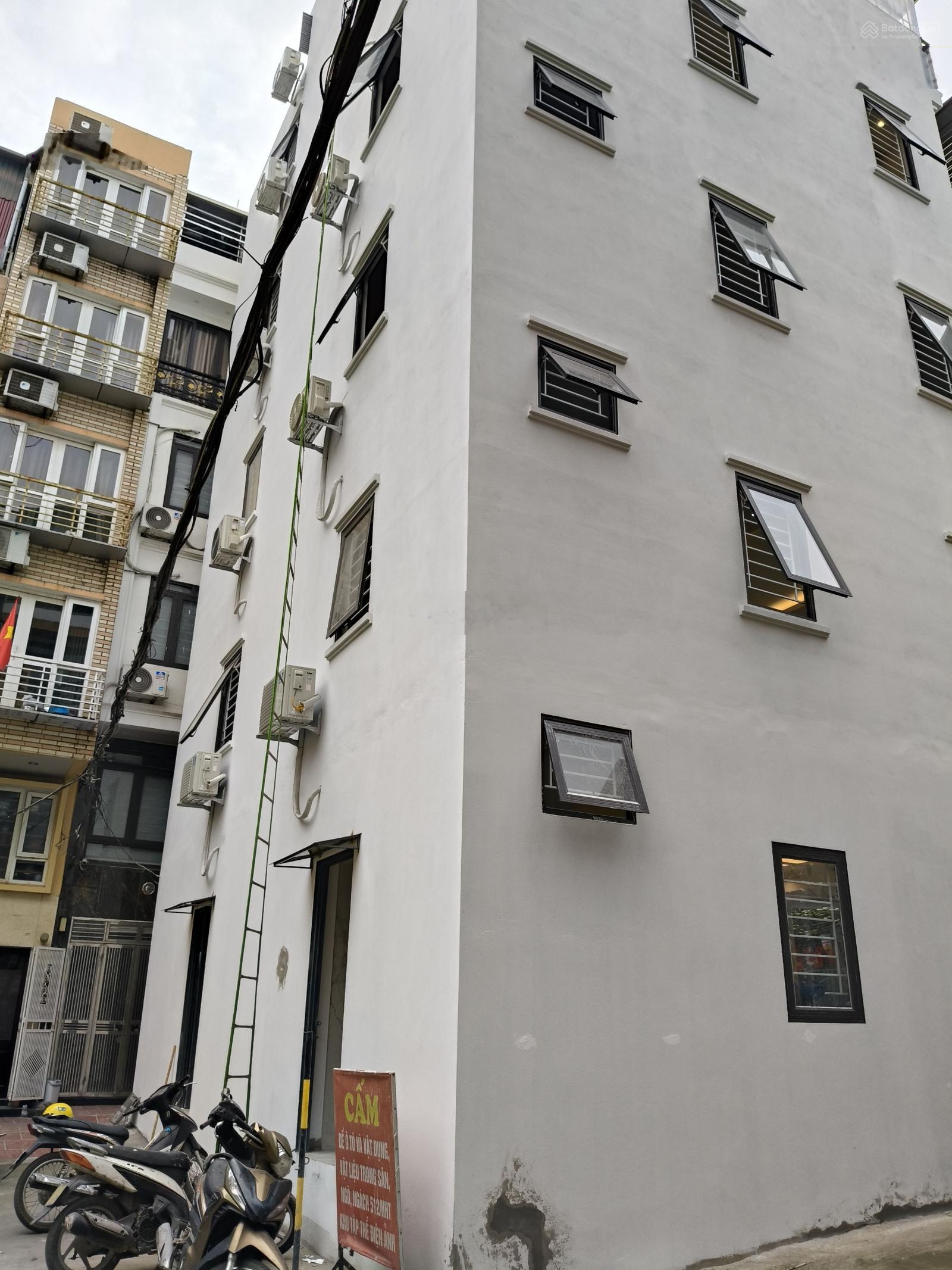 Nhà phố Hoàng Hoa thám 35m 5 tầng thang máy ô tô đỗ cửa chạy quanh nhà ba mặt thoáng