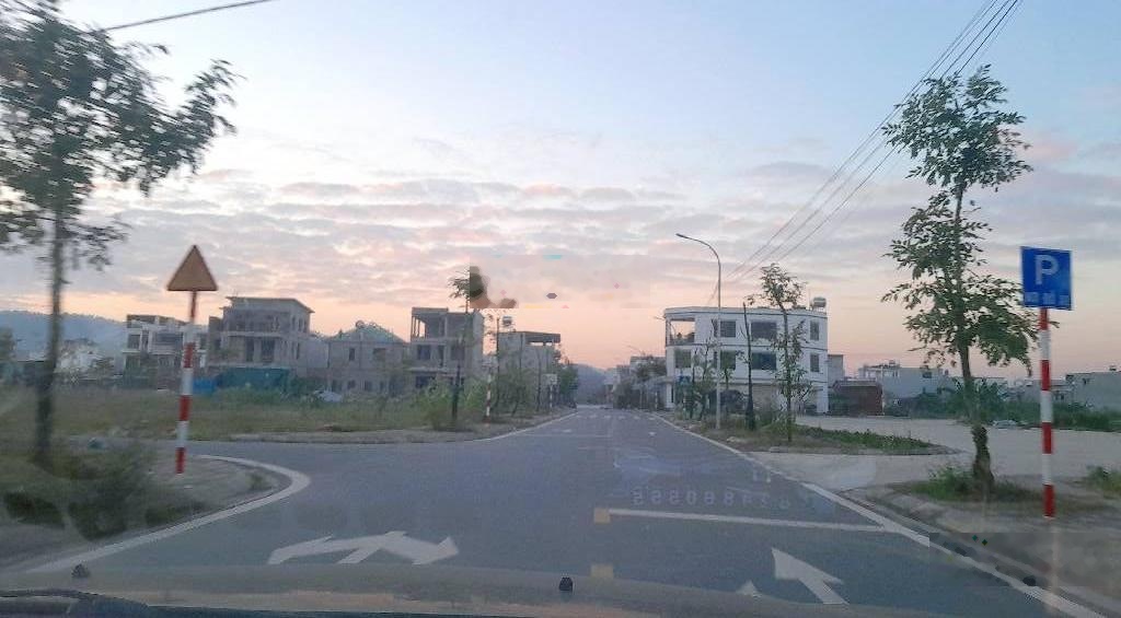 Hiện em Bùi Thuận đang có 2 lô tại khu đất Đấu giá Dược Thượng - Sóc Sơn DT 120m - MT 6m- Già 10 tỷ