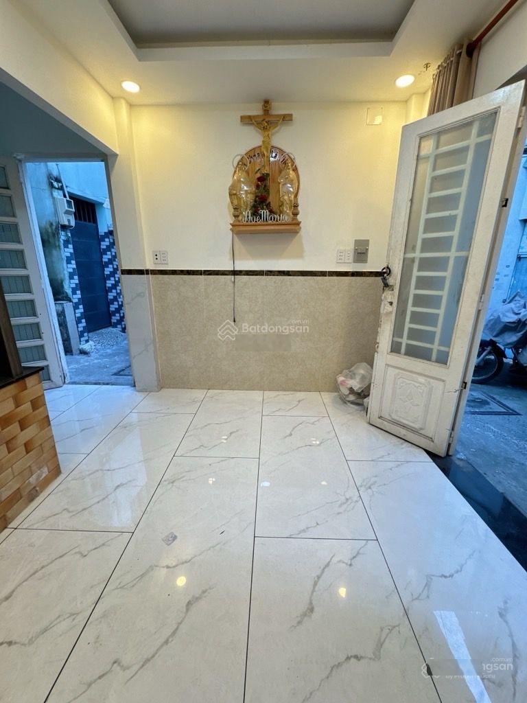 Nhà nhỏ giá rẻ đón tết-ngay ngac tư hàng xanh cạnh 5 trường đại học 3,1 tỷ -3,5x6,5=21m2 = 2 tầng