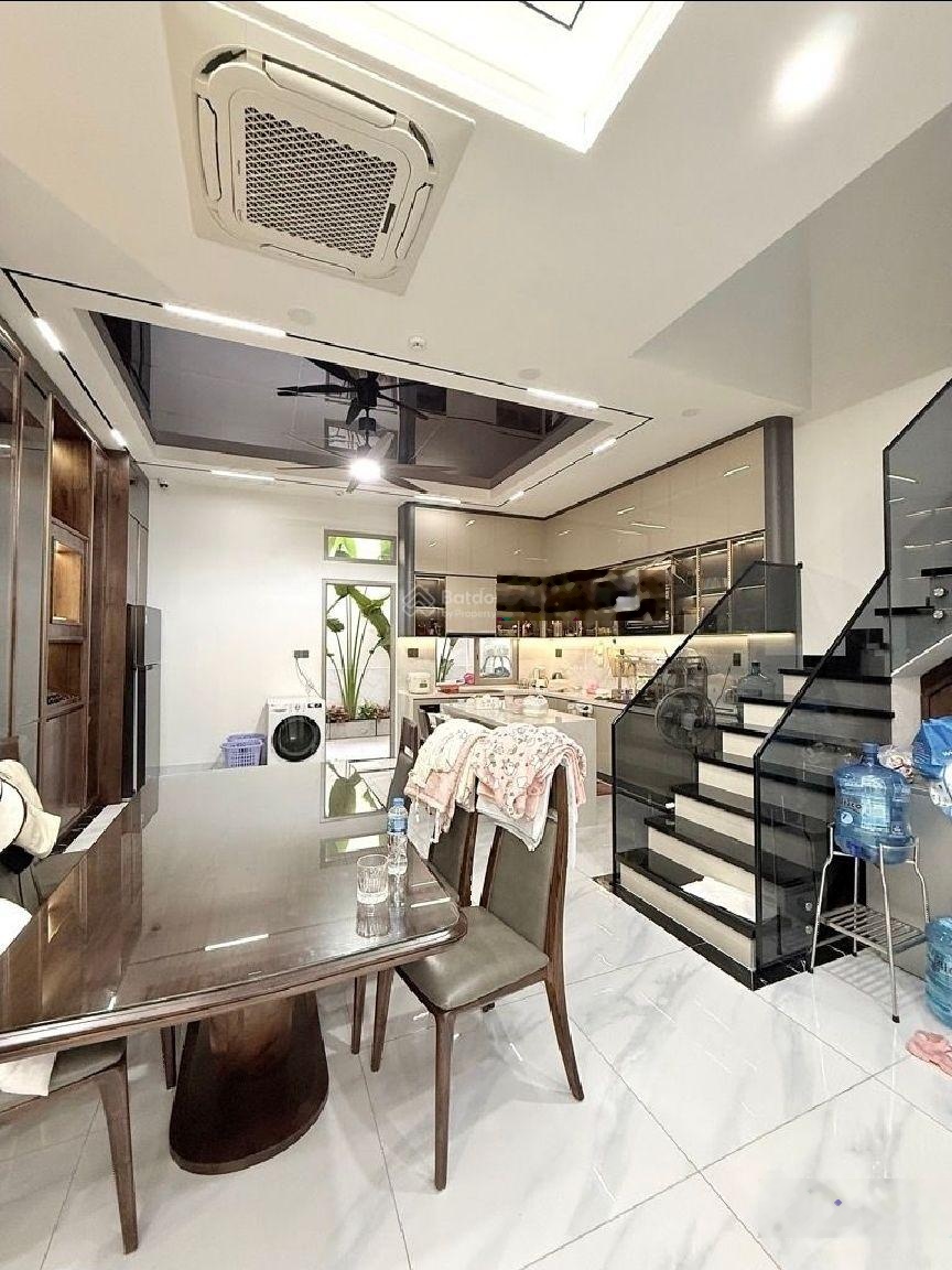 Mặt tiền 6 tầng 5x20m KDC Bình Phú. 10 tỷ hơn