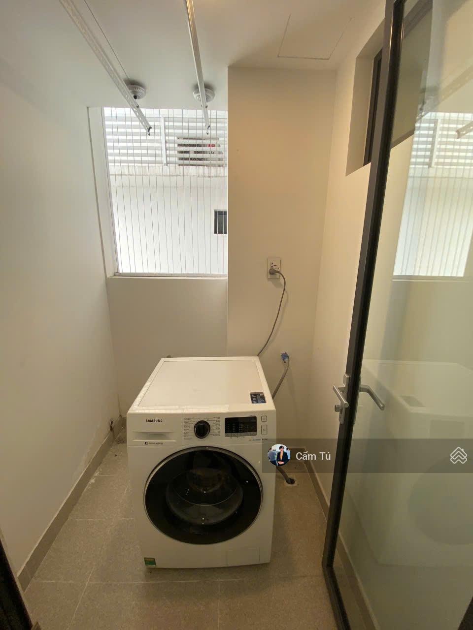 Duy nhất 1 căn giá tốt đang bán loại 1 phòng ngủ, có ban công, view landmark 81 siêu đẹp