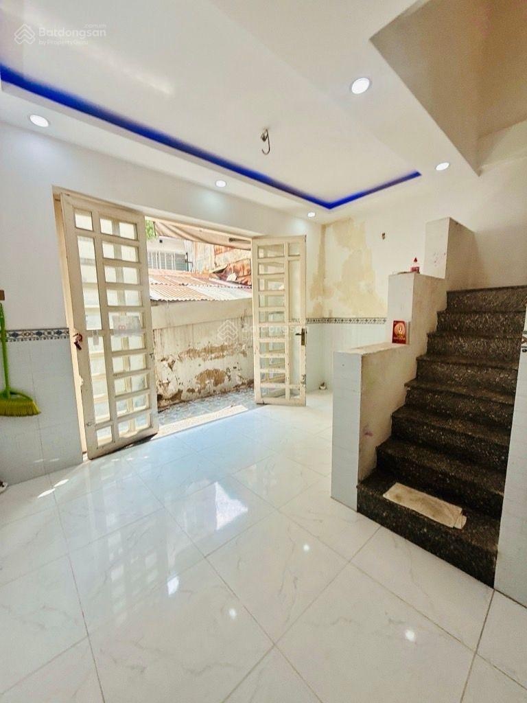 Bán nhà quận 4 38m2 khu 20 thước nhà đẹp 3 tầng, ngang 5m hiếm giá tốt