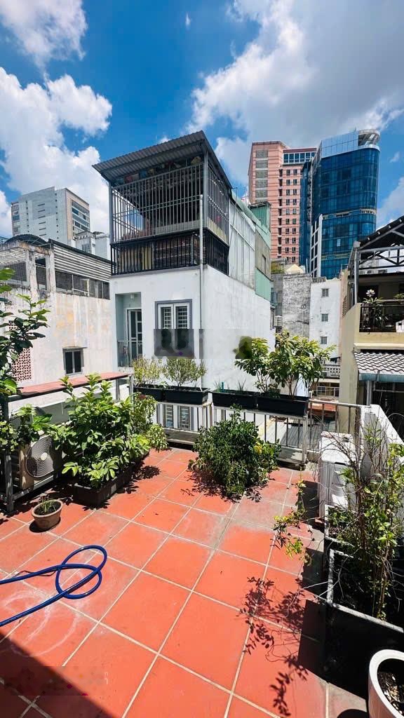 Hẻm xe hơi Thành Thái, Quận 10, 5 Tầng BTCT, 41m2, vào ở ngay/cho thuê, 7.95 Tỷ