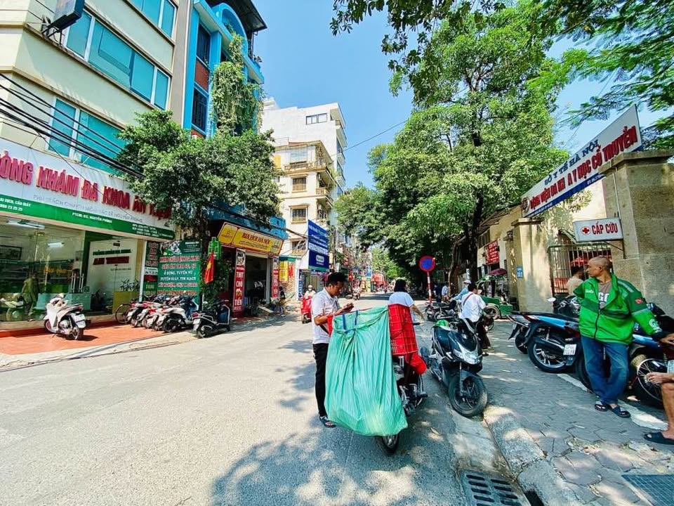 Nhà 6 tầng thang máy, 21 phòng full đồ, chủ thuê 79 triệu/tháng, giá hời cho nhà đầu tư