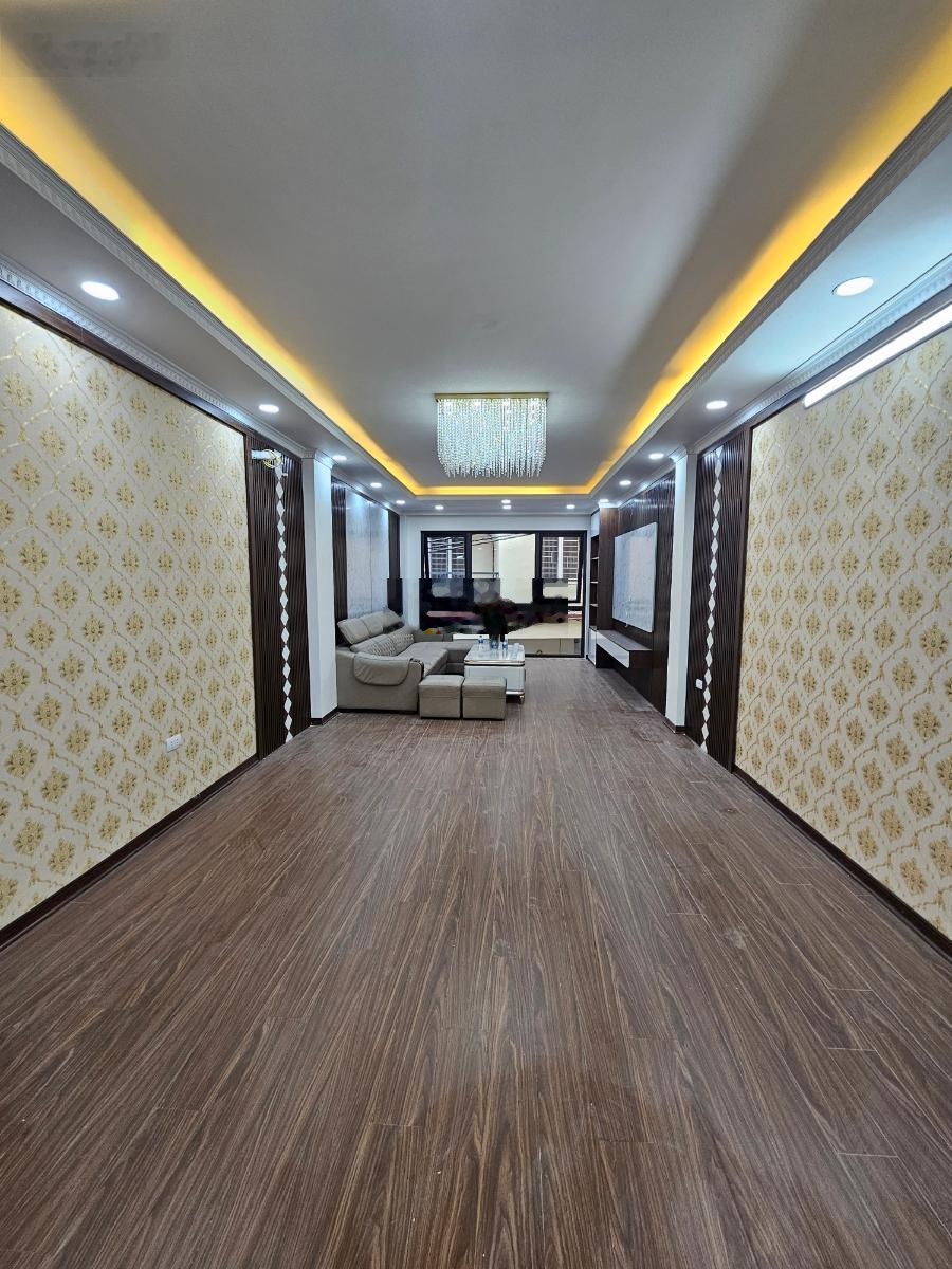 Bán nhà riêng đẹp, hiện đại tại Đường Láng, Đống Đa, DT 39m2 6PN, 1 phòng thờ sân phơi, giá 10,2 tỷ