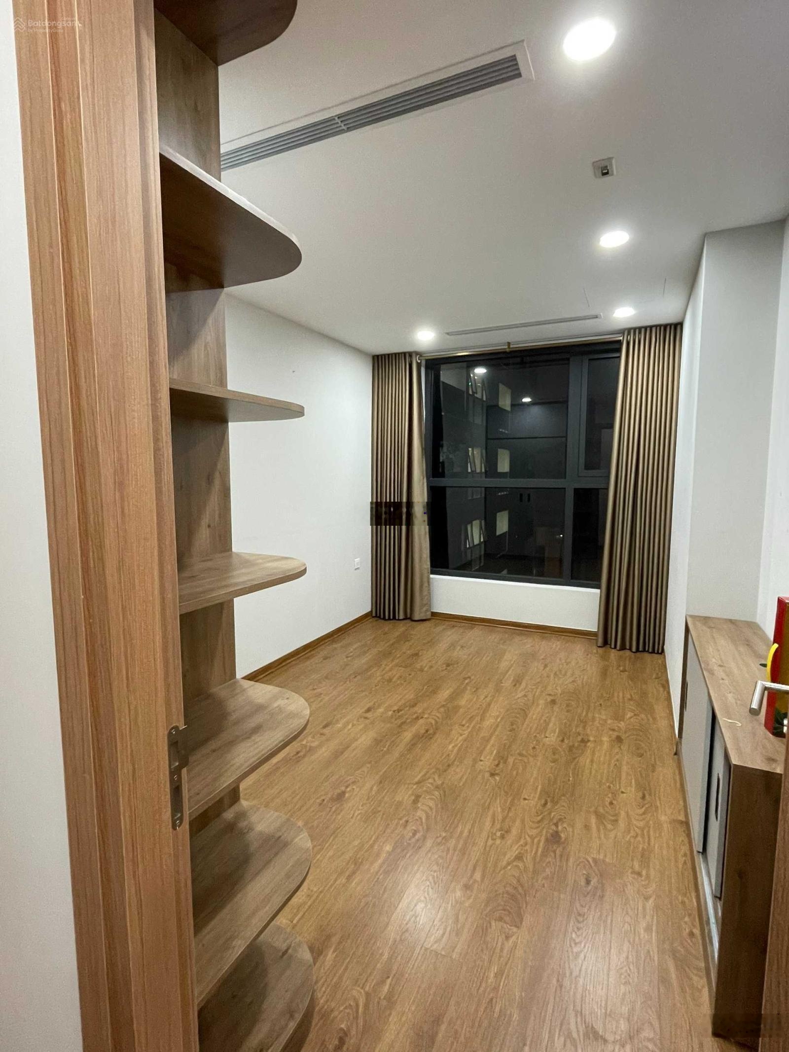 Hiếm: Cho thuê căn hộ 135m2, 4PN, 3WC đồ CB tại The Park Home, giá 25tr/th. Liên hệ: 0899511866