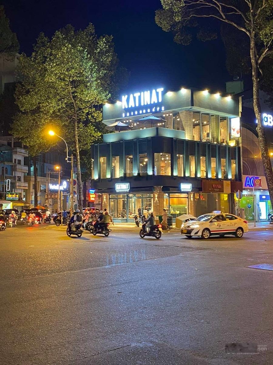 Bề ngang 11m! Góc 2MT khu VIP - Phạm Ngọc Thạch, Quận 3. 5 tầng+Thang máy, hdt 120tr, chỉ 33.9 tỷ