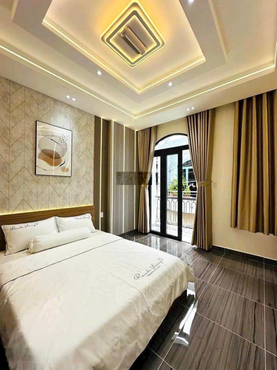 Gần Vạn Hạnh Mall căn 50m2 Sư Vạn Hạnh, Q.10 xây 1 trệt 3 lầu. Hẻm 4m, sổ sẵn