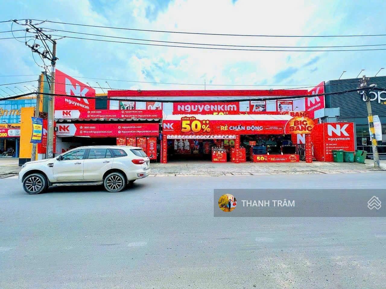 Bán nhà mặt tiền đường Nguyễn Duy Trinh, Q2, DT 900 m2 (28m x 33m), sổ hồng, giá 180 tỷ