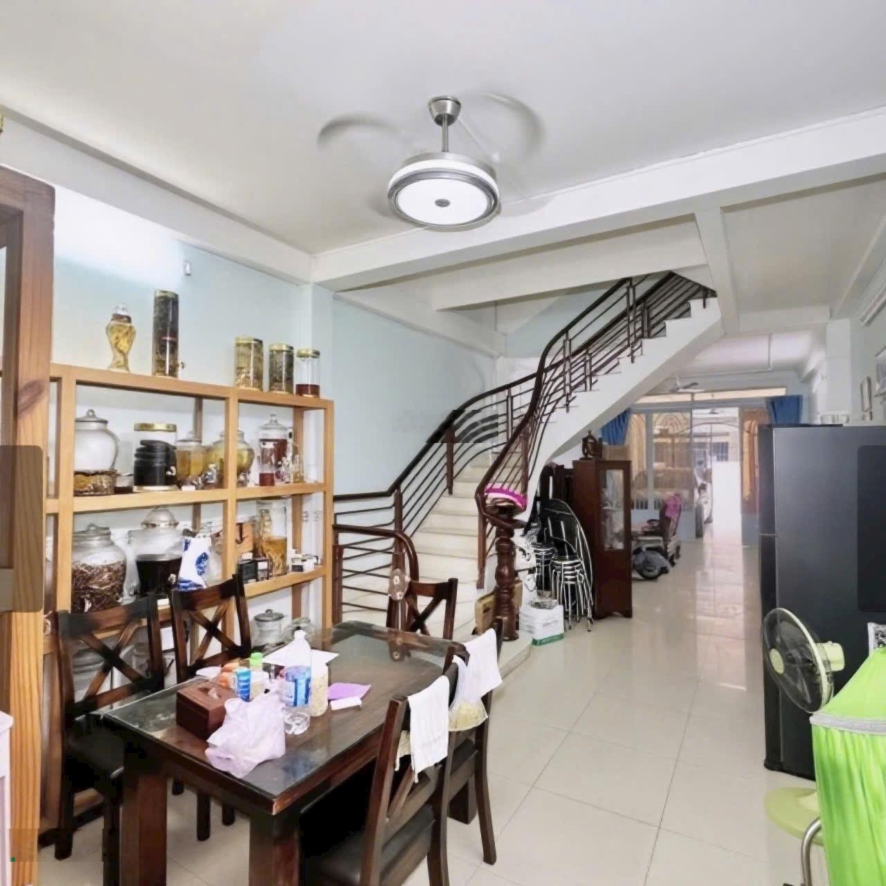 Nhà 4 tầng HXH 6m Hoà Bình, gần Đầm Sen, sát Quận 11, DT 84m2 (4x21m) vuông A4. Nhỉnh 9 tỷ