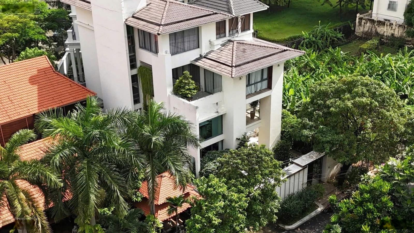 Bán biệt thự view sông đường Nguyễn Văn Hưởng, Quận 2. 15mx30m.KVSD: 600m2. XD: 5 tầng. 220triệu/m2