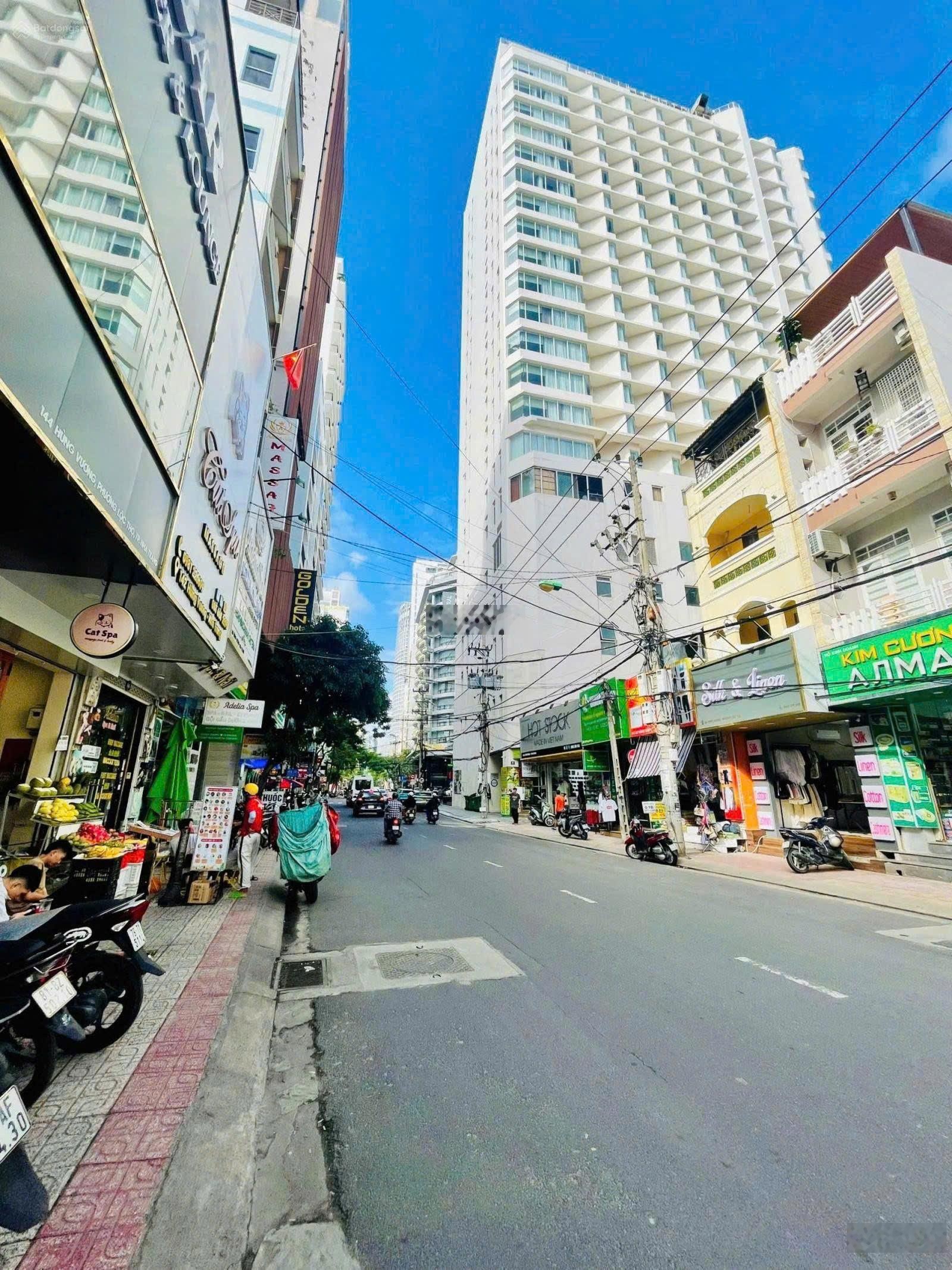 Cho thuê nhà hàng 2 mặt tiền, trung tâm phố tây Hùng Vương - Nha Trang