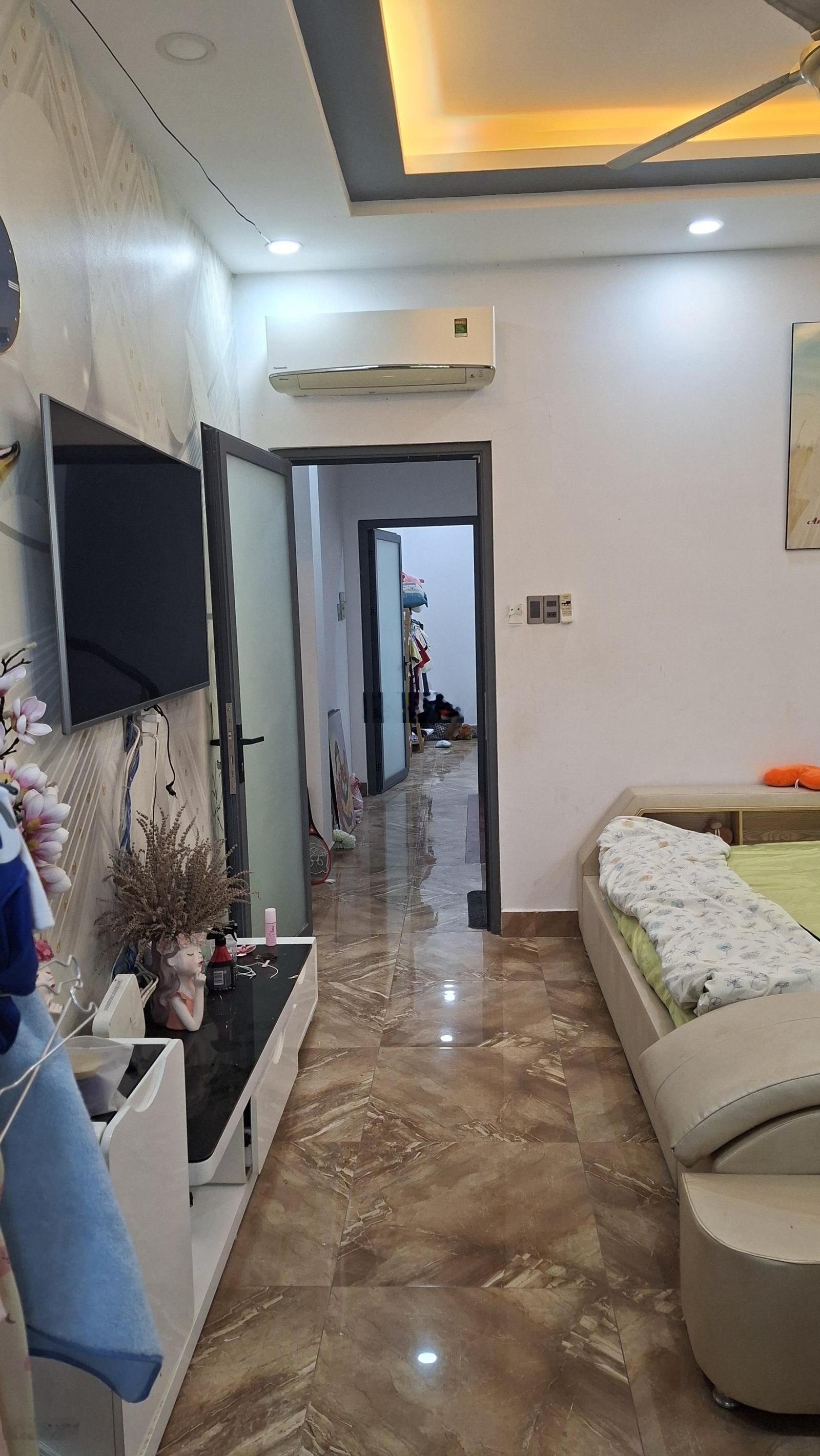 Giá lộc trước tết! - Nhà mặt tiền 4 tầng gần ngã 3 Tam Đa, Long Trường, Q9. 5,1 tỷ, tặng nội thất