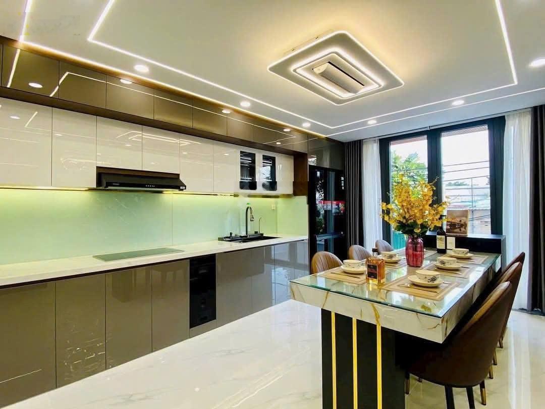 Chủ gấp bán nhà hẻm 7m ngay Minh Phụng, 4 x 17, 1 lững 3 lầu, 5 phòng, 6 wc, đối diện chợ Cây Gõ