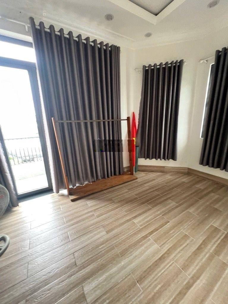 Nhà bán Linh Xuân Thủ Đức. Ngang 5m, 4 tầng BTCT. Xe hơi quay đầu thoải mái