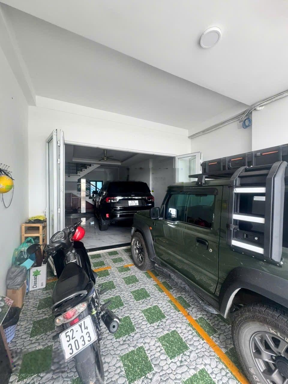 Nhà 4,5x20m, 4 tầng thang máy rẻ hơn lô đất đường 16m khu 38ha Dương Thị Giang, ga Metro