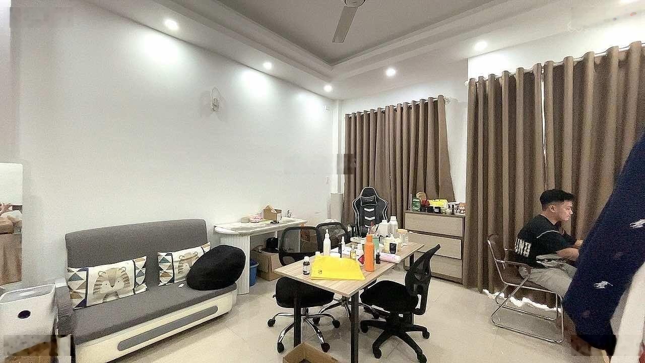 Giảm 300tr Bán gấp nhà Âu Cơ, sát vòng xoay Lê Đại Hành, 44m2 4.3x11, 3 tầng BTCT, 3PN 4WC, 6.69 tỷ