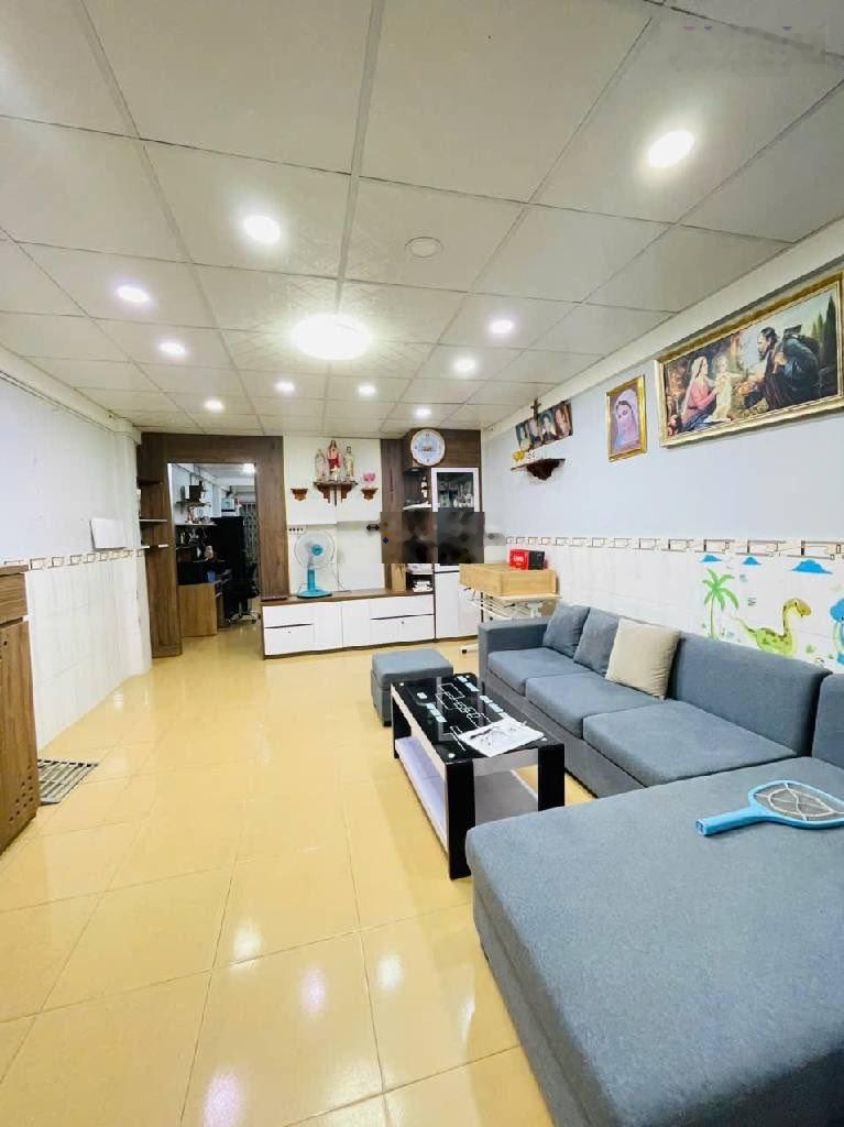 Nhà gần bến xe Quận 8, DT 4 x 13m, 2 tầng, 2 mặt tiền, thông đường tứ tung, HOT 5,6 Tỷ.