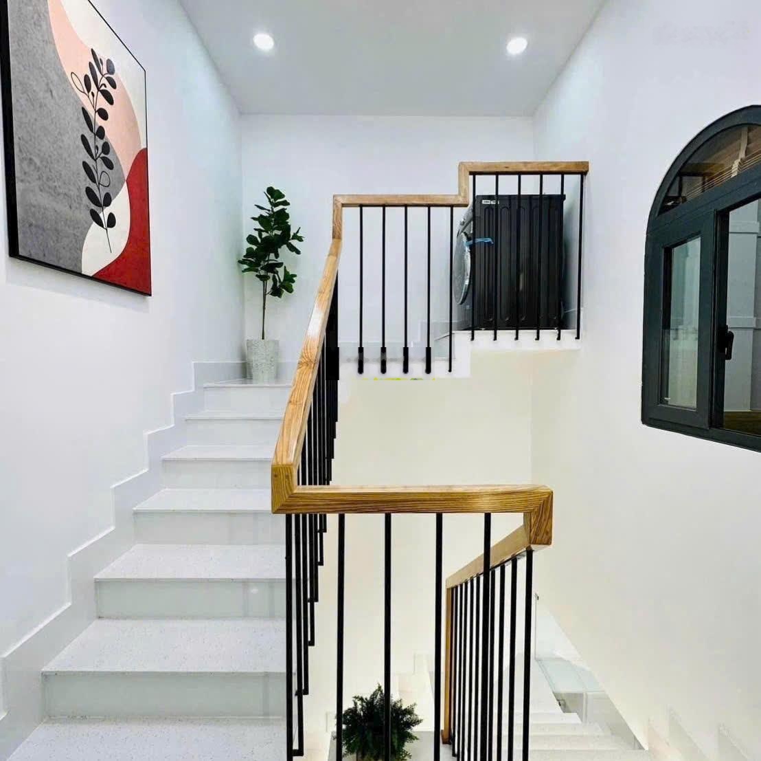 Gấp bán 45M2 - 2 Tầng/3PN Hẻm Xe Hơi - Gần Mặt Tiền Phạm Văn Chiêu! Nhỉnh 5 Tỷ TL!