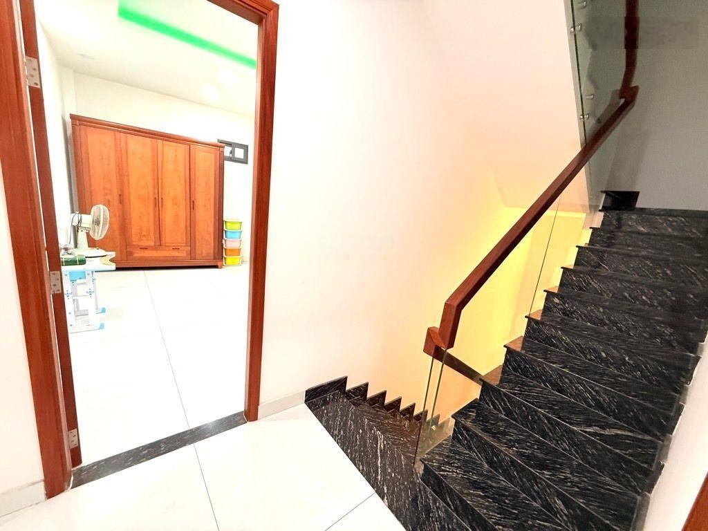 Nhà Mặt Tiền Ngay Chợ An Phú Đông - 4 Lầu - Full Nội Thất Gỗ Quý - Giá 5.95 Tỷ