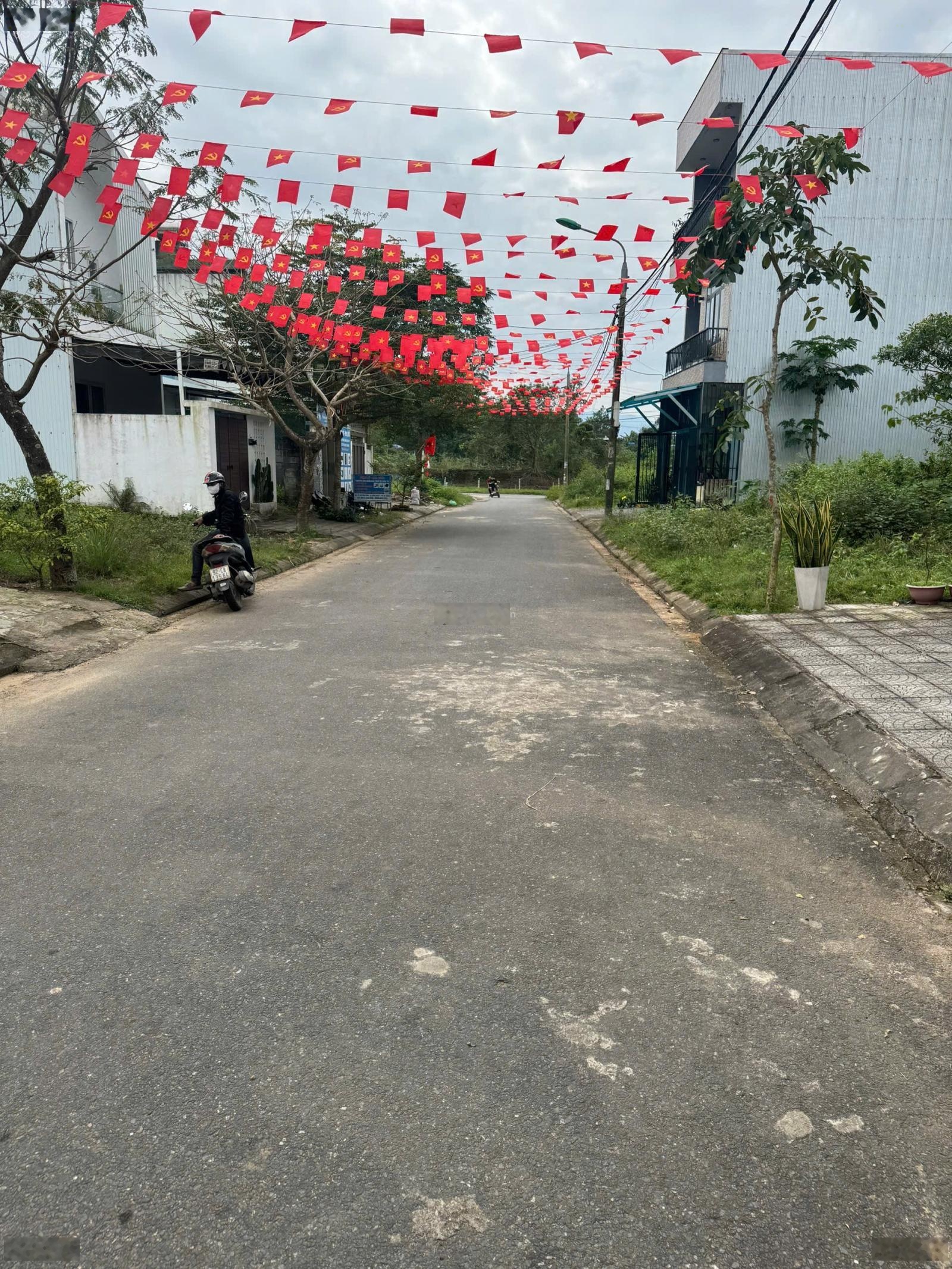 Bán nhanh lô đất Đại La 4, vị trí đẹp, đông dân cư