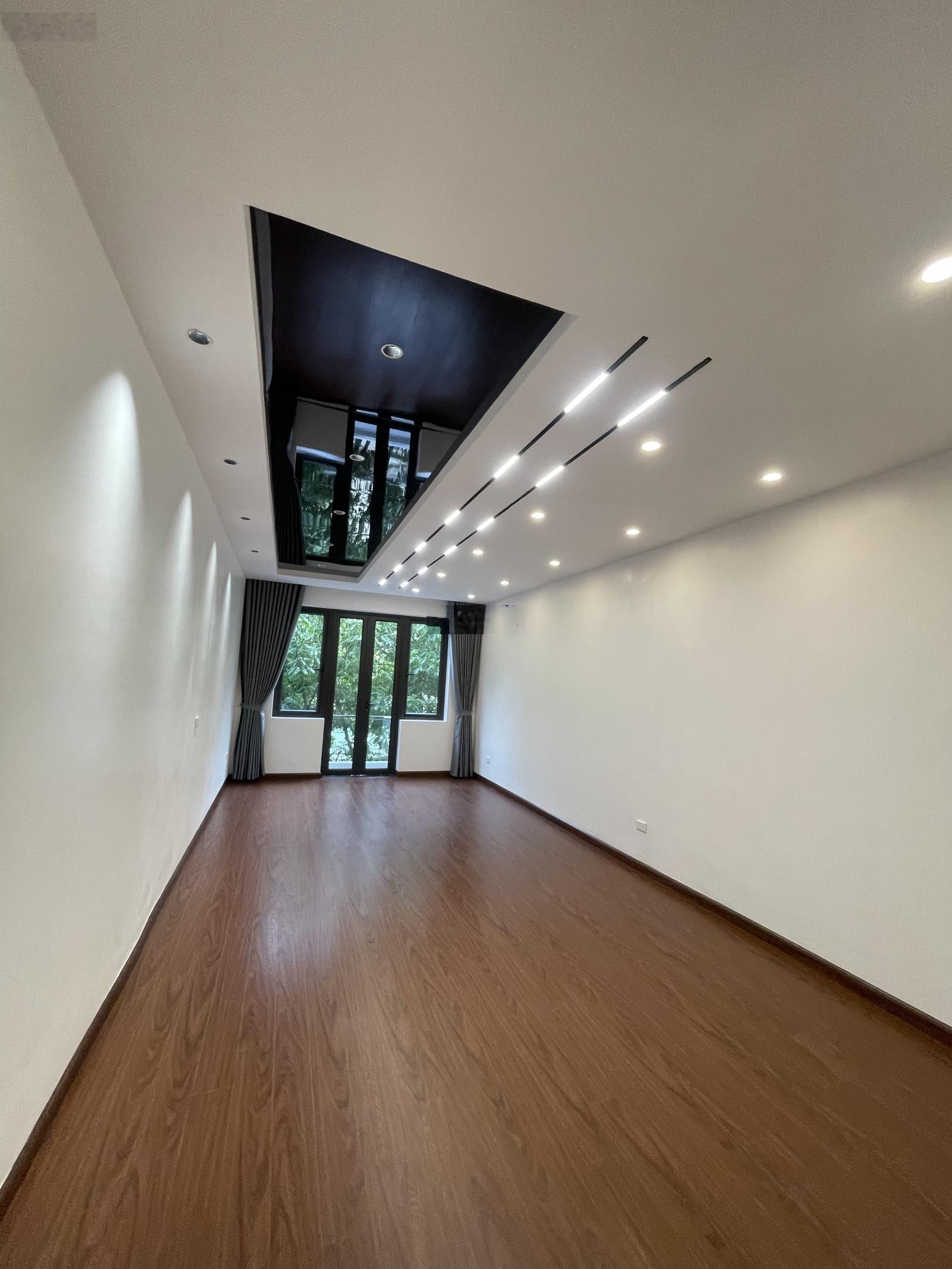 Nhà đẹp Lê trọng tấn 52m2 5 tầng thang máy oto đỗ cửa ngủ trong nhà khu phân lô