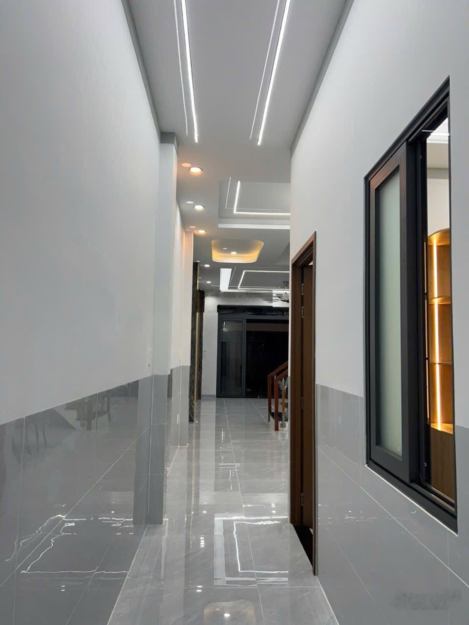 Nhà mới hoàn thiện trệt lầu gần ngã tư Chiêu Liêu, Dĩ An