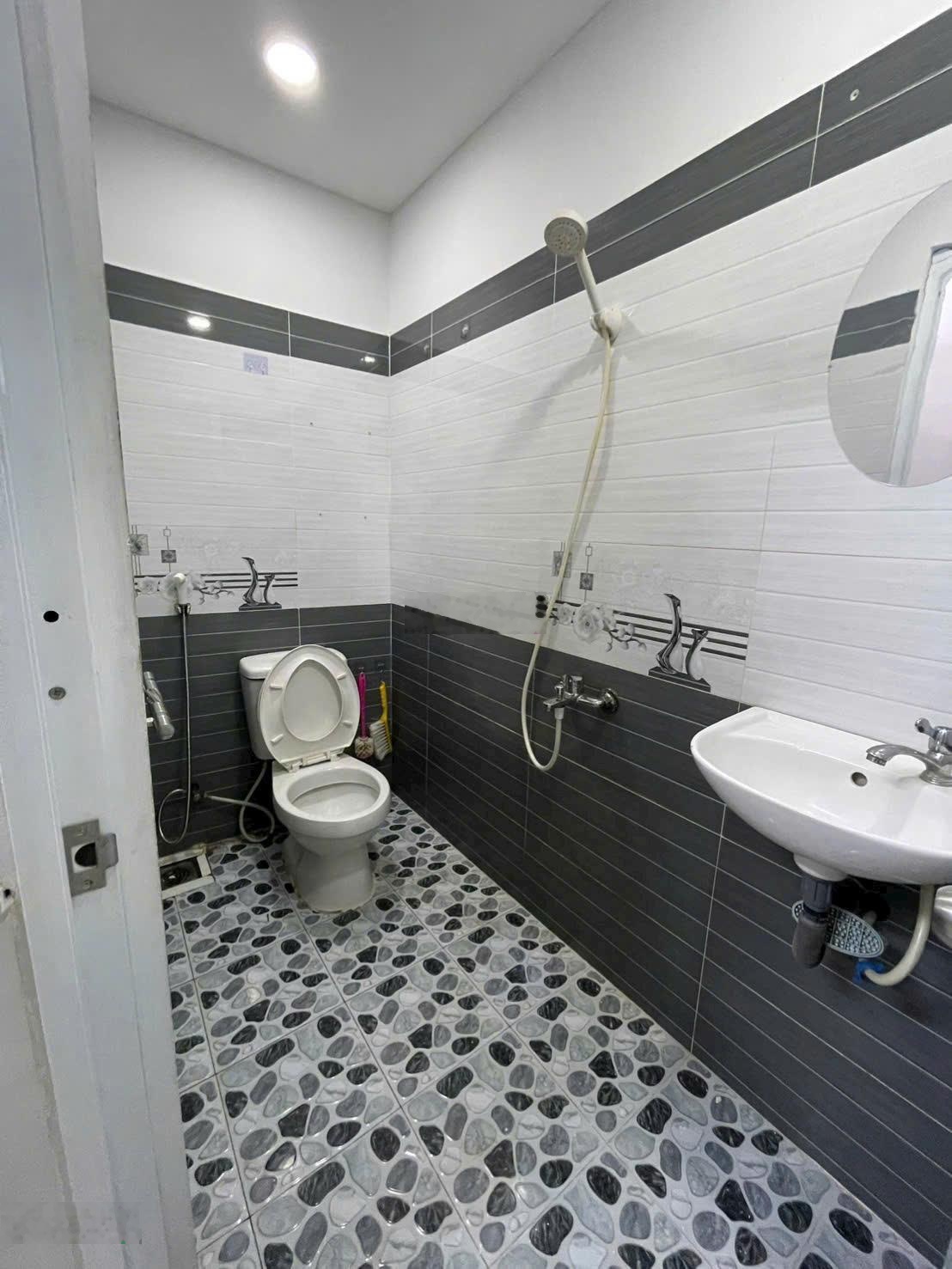 Bán nhà 30m2 625 triệu - chính chủ sổ riêng 1 trệt 1 lầu 2pn 2wc