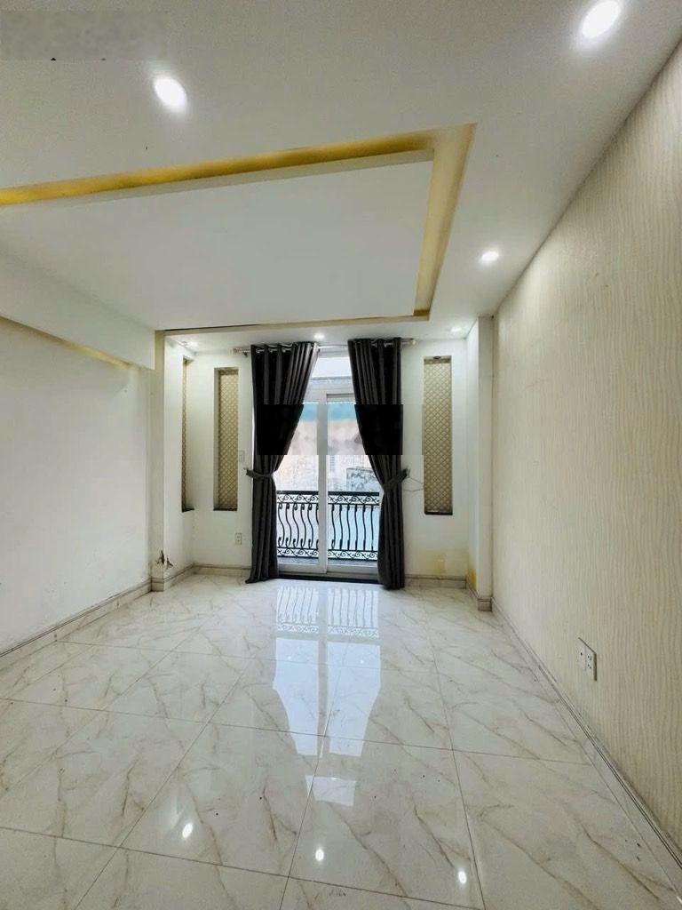 Bán nhà 3 tầng Nguyễn Trọng Tuyển DTSD 68m2 P1, Tân Bình nhỉnh 4 tỷ.