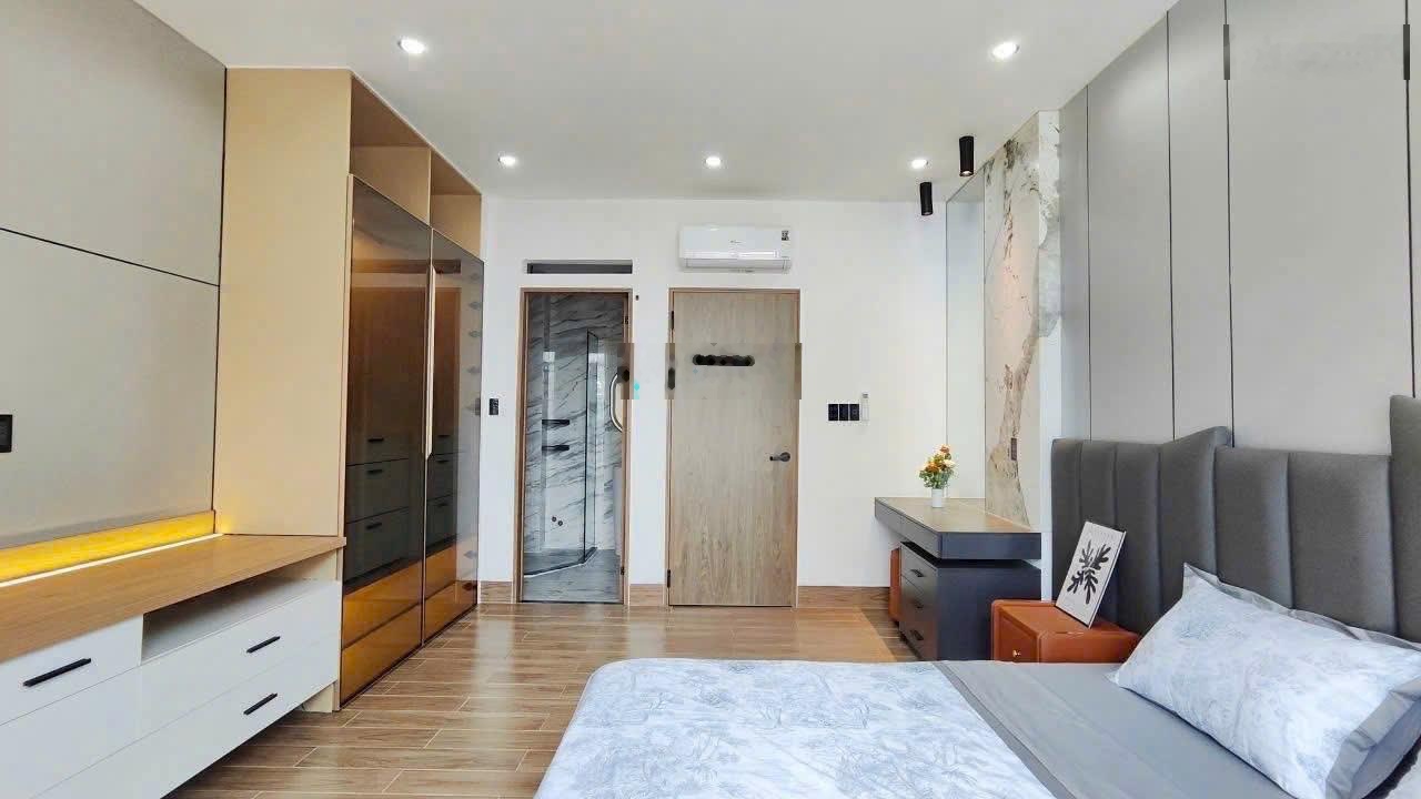 HÀNG HIẾM ! Nhà HXH 10M Cao Thắng- Hoàng Dư Khương | DT: 5,6X 33m | 3 Tầng|