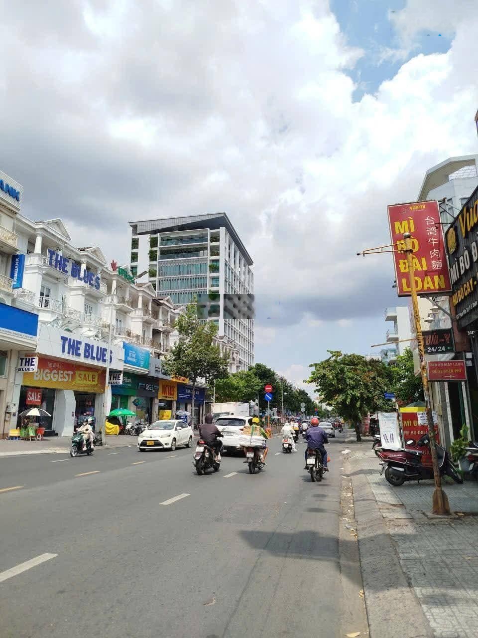 Nhà 2tầng, 5x17m. NH 5,7m. HXH đối diện Emart Phan Văn Trị, Gò Vấp. Chỉ hơn 9tỷ.