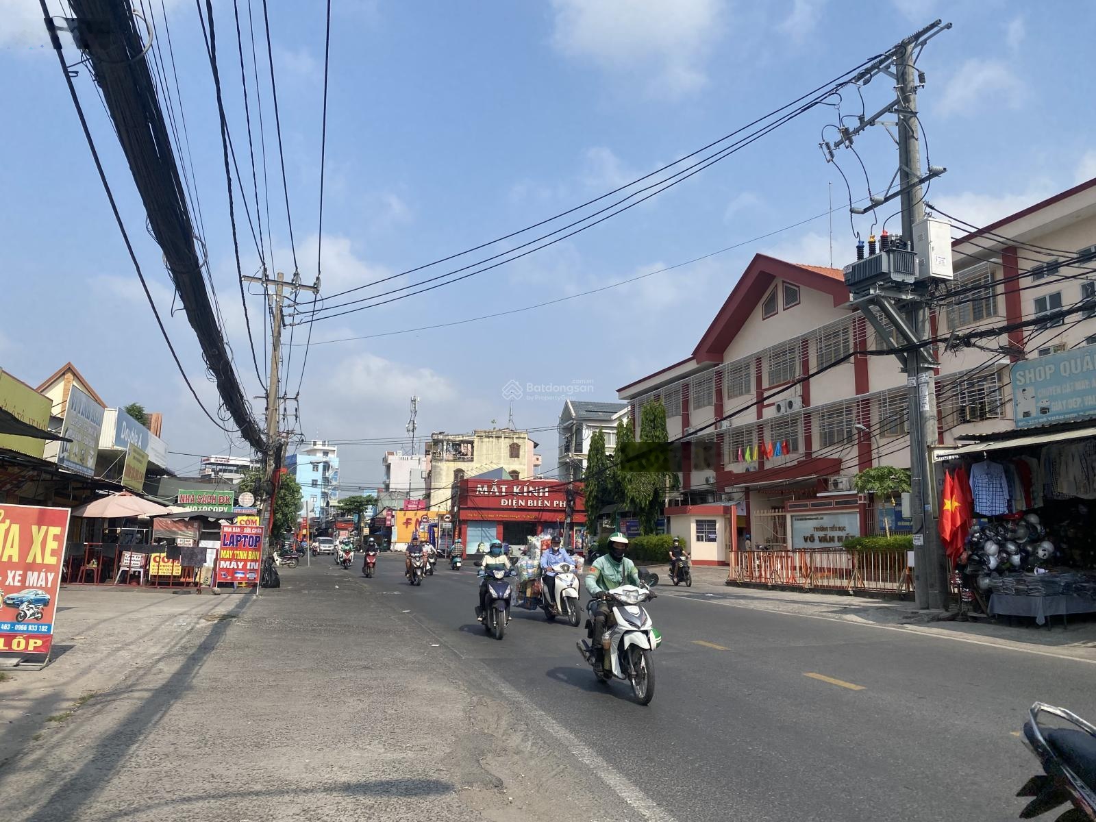 Bán nhà mt đỗ xuân hợp đối điện đại học văn hoá 8,25x36,5m giá 50 tỷ