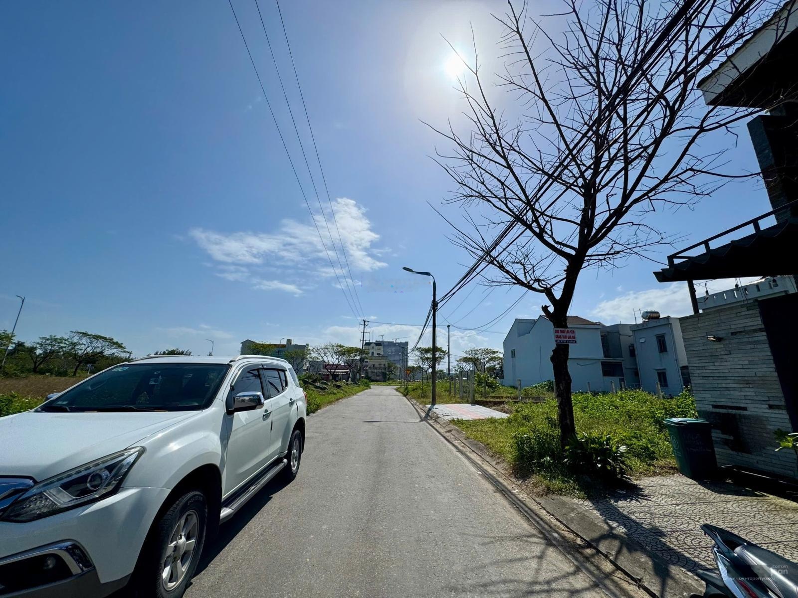 Bán lô đất đẹp 140m2 ngang 7m Nguyễn Phạm Tuân cách Trường Sa chỉ 100m, sát ngay bãi tắm Tân Trà