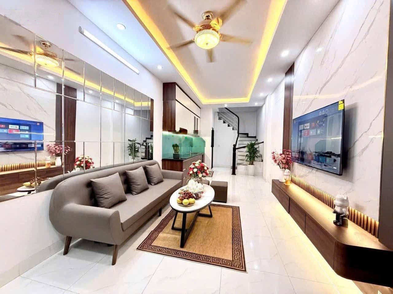 Siêu hot! Bán gấp nhà trung tâm Mỹ Đình, Từ Liêm 54m2, 5 ngủ, 12 tỷ, xách va li ở luôn, ô tô đỗ cửa