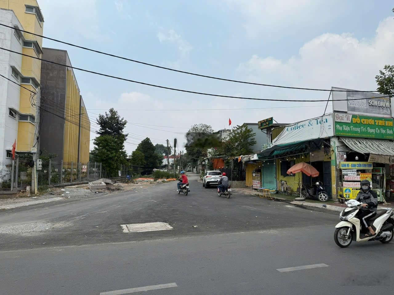 HIẾM - Đất ngay trung tâm P. Dĩ An đường xe hơi, tiện ích đầy đủ