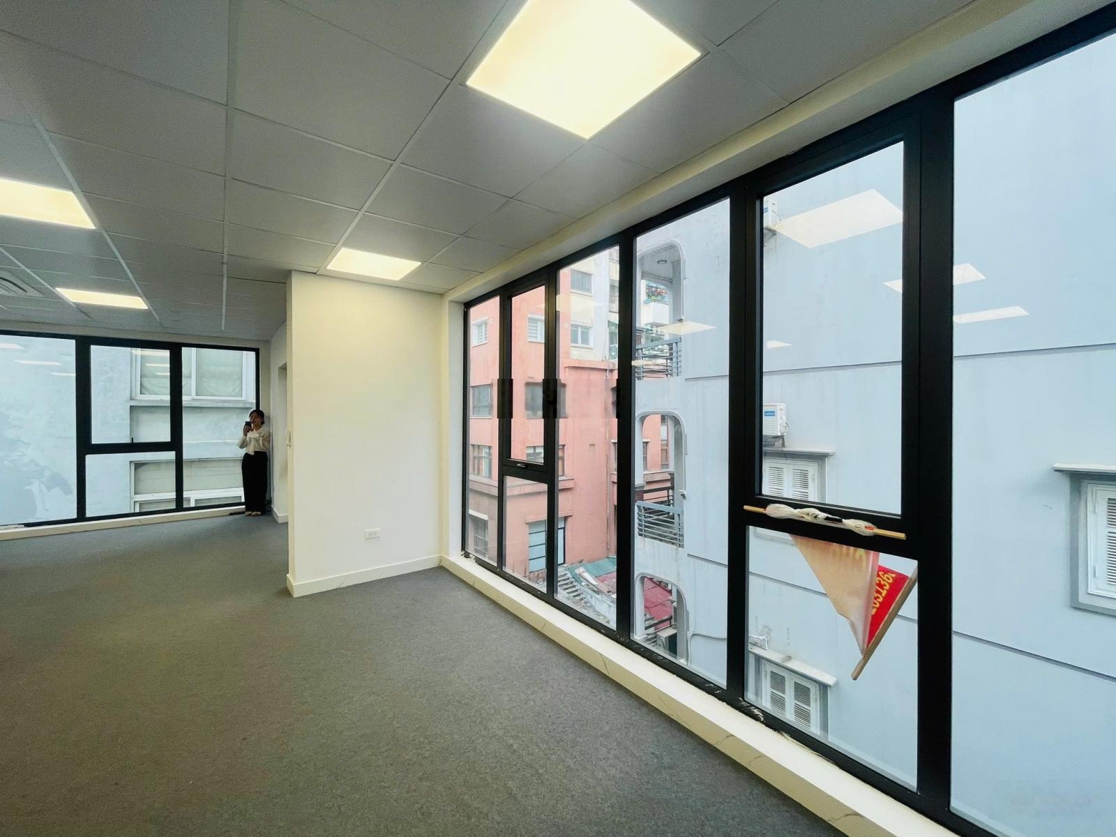 Cho thuê văn phòng Khuất Duy Tiến 80m² Giá 14 triệu/tháng