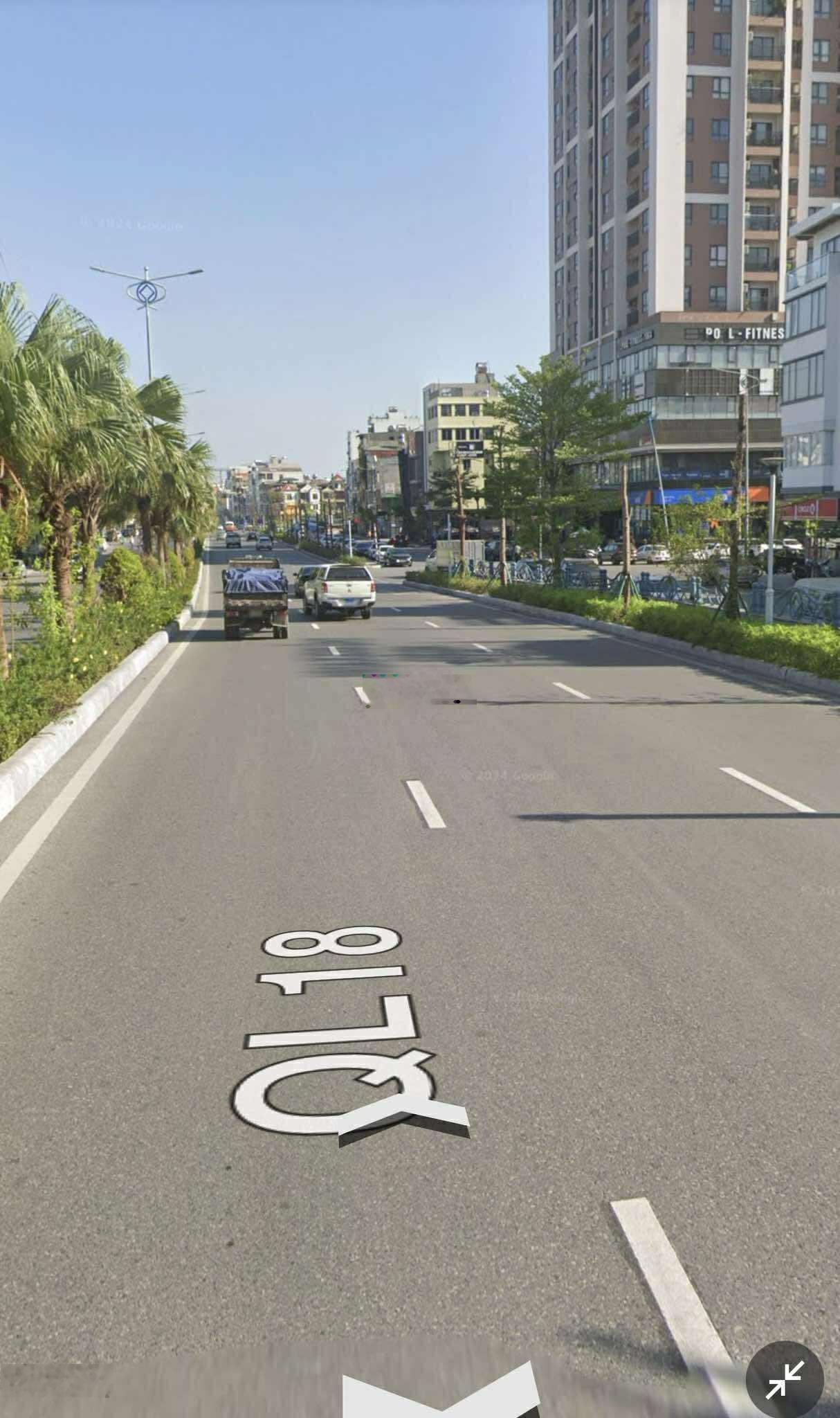 Bán nhà 2 tầng hiếm mặt đường dưới cột 3 Nguyễn Văn Cừ