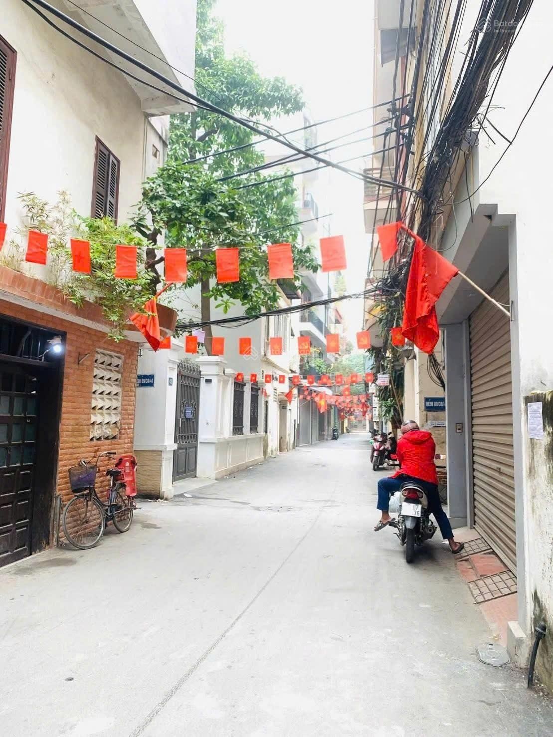 Bán gấp nhà gần học viện tài chính - mặt ngõ kinh doanh - ô tô vào hơn 9 tỷ