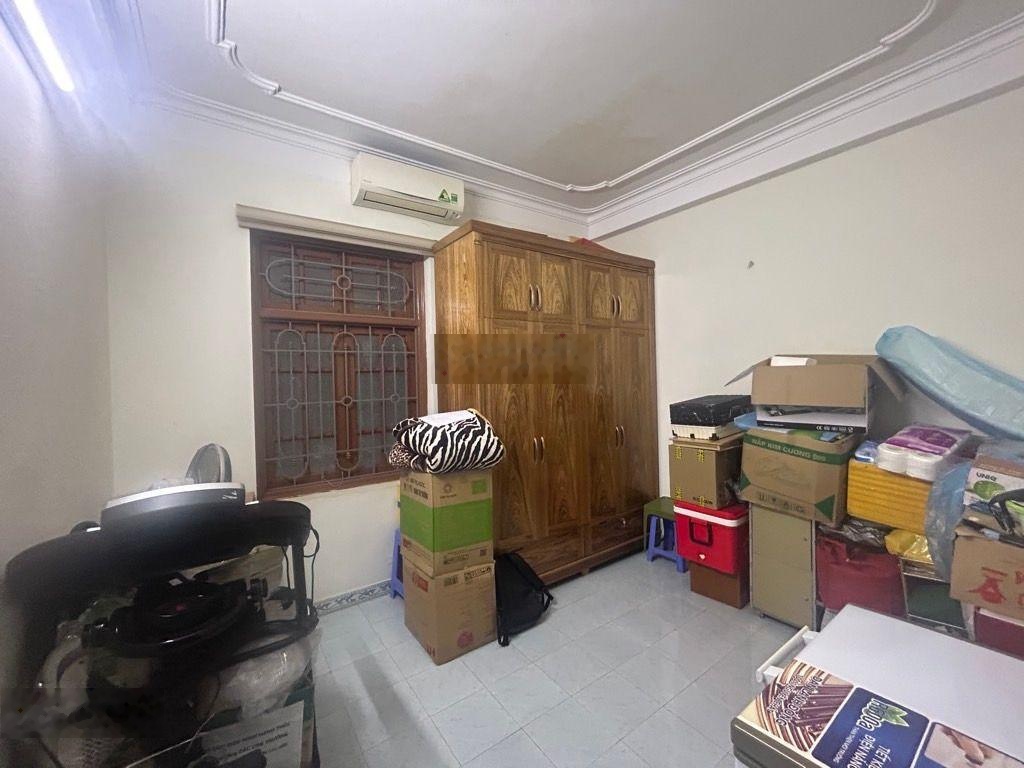 Chủ mót bán hạ chào 1 tỷ!bán gấp nhà cầu giấy-10m ra ô tô tránh- dân xây 40mx5t,08 ngủ-nhỉnh 8 tỷ