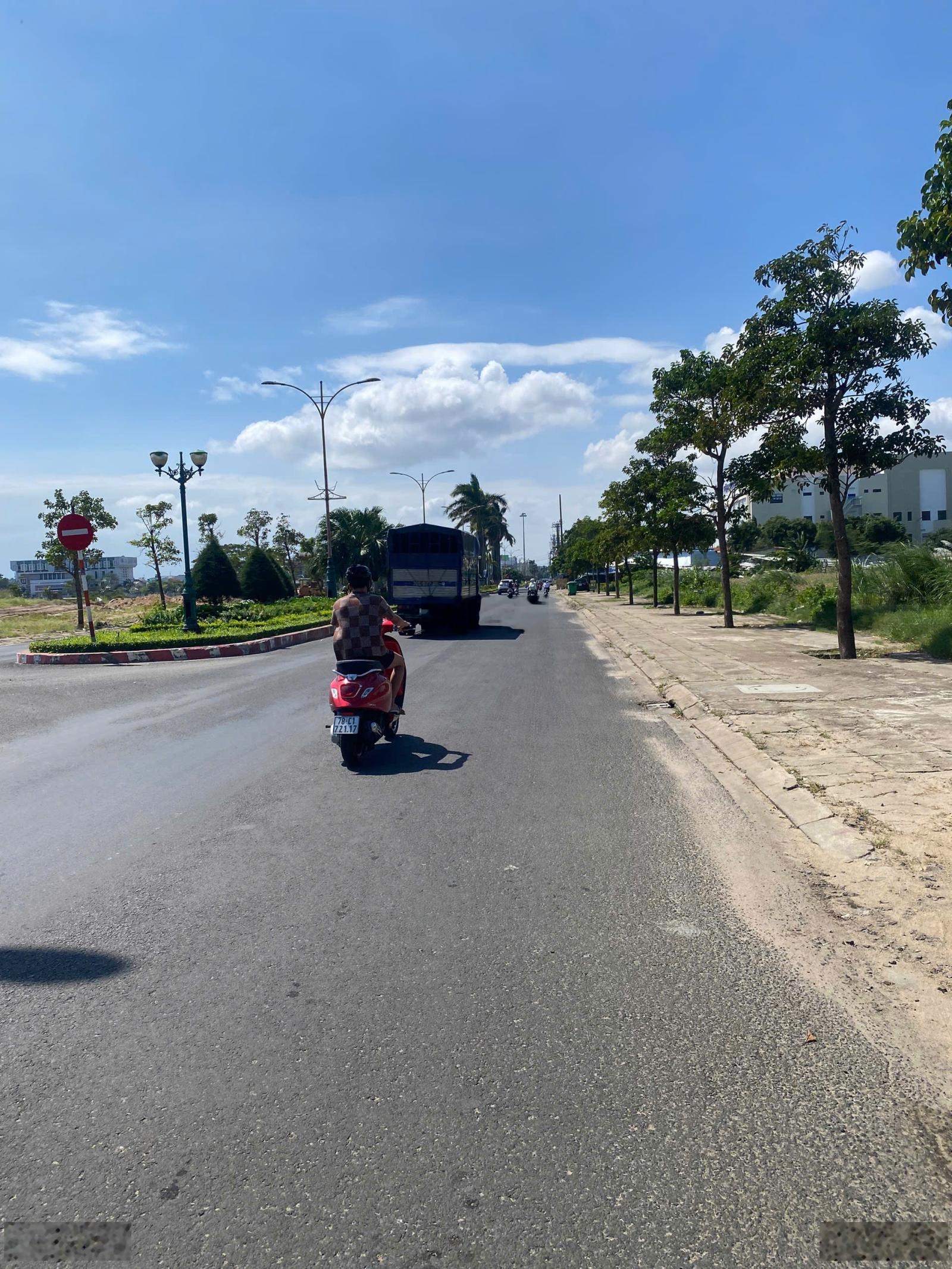 Bán nhà 5 tầng gần Vincome Tuy Hòa, sổ hồng riêng hoàn công. Giá tốt nhất thị trường LH 0866563878