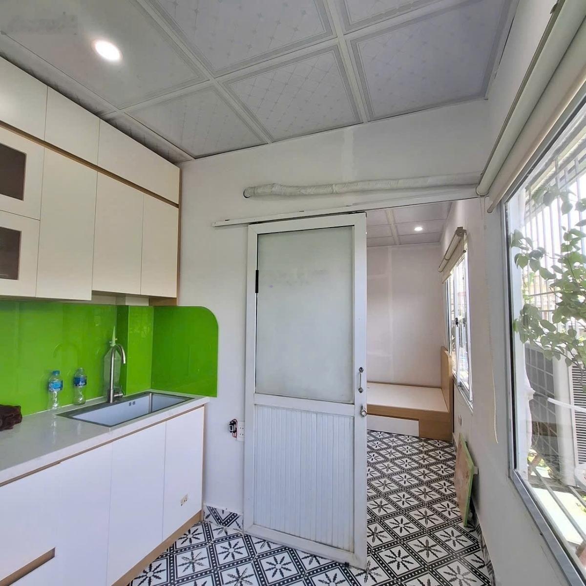 Chính Chủ Bán Căn Tập Thể A1 Phố 8/3, Ô Tô Đỗ Cổng, View Sân Chơi Thoáng Xanh - Sạch - Đẹp !