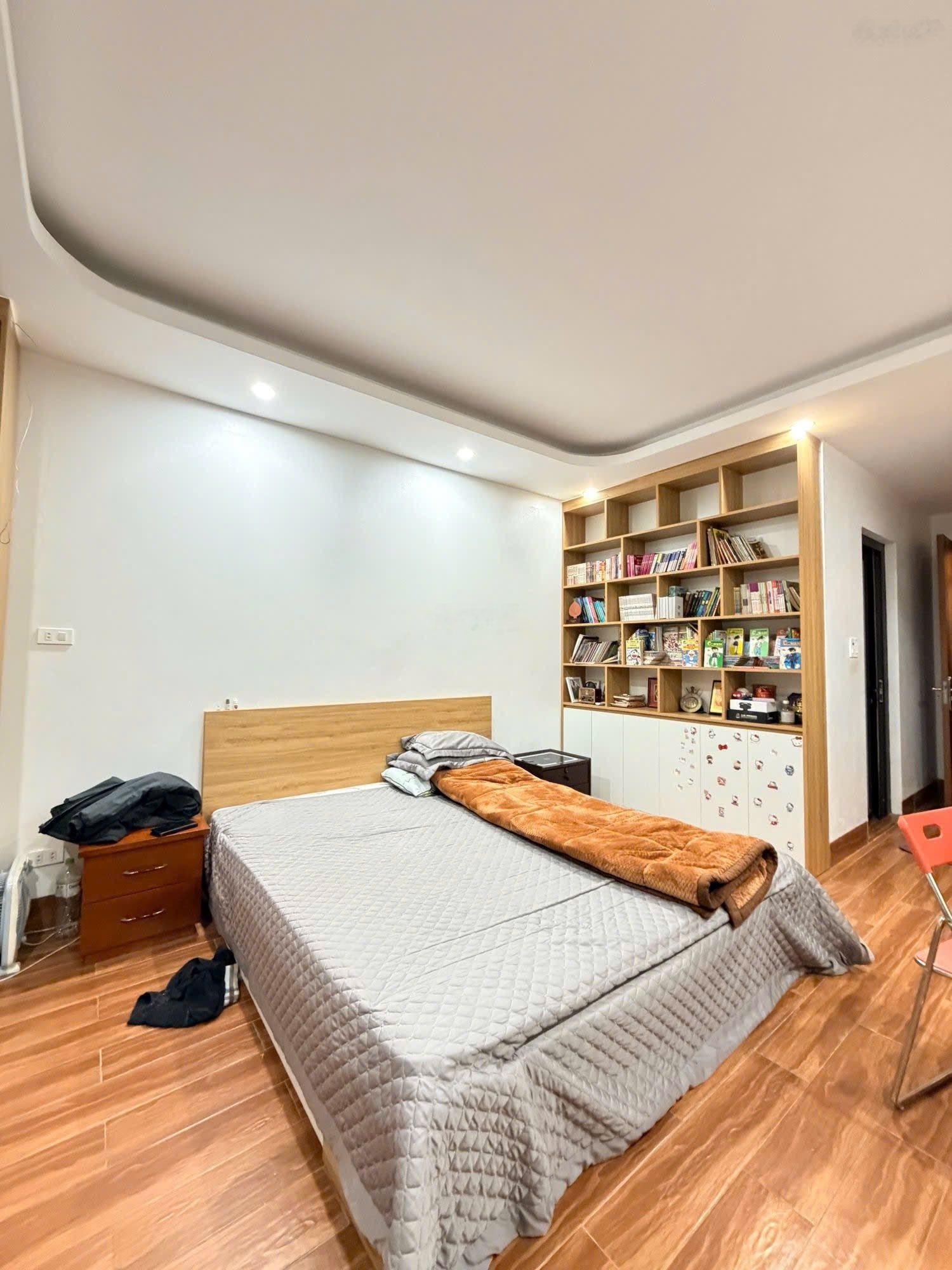 Bán nhà lô góc Xuân Đỉnh sát Ngoại Giao Đoàn, 3 mặt thoáng, ô tô đỗ cửa, ở cực sướng, mặt tiền rộng