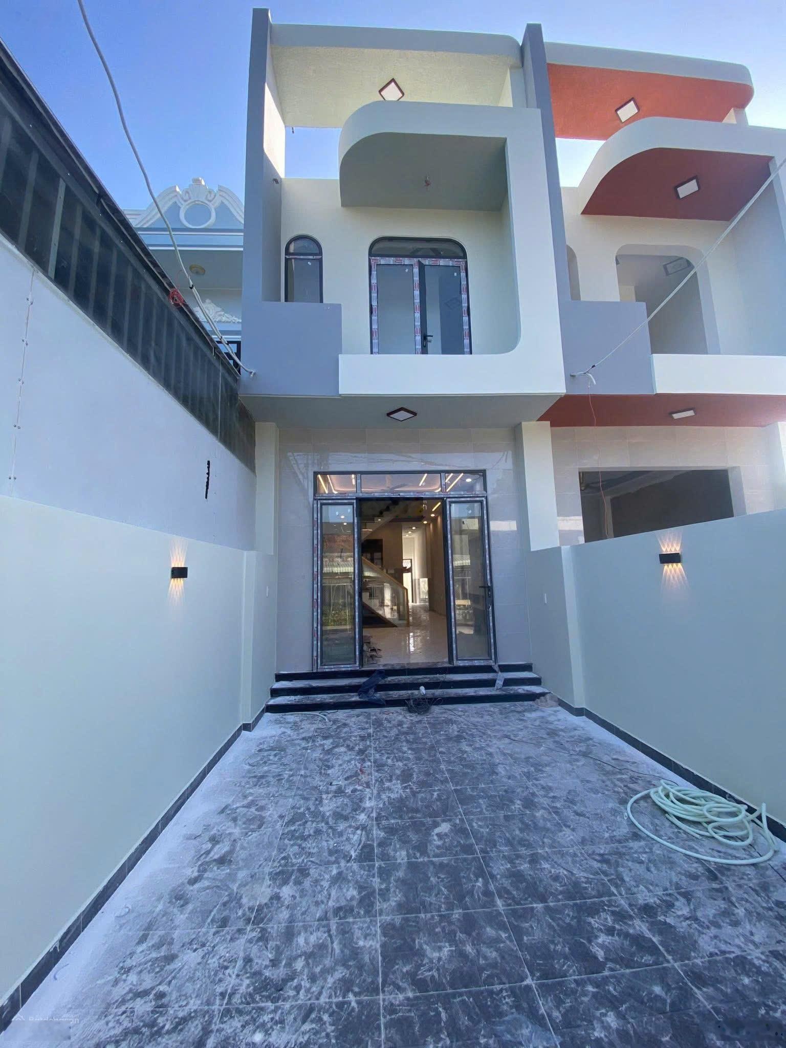 Bán nhanh nhà 1 trệt 1 lầu - gần chợ - shr -60m2- giá 1ty9