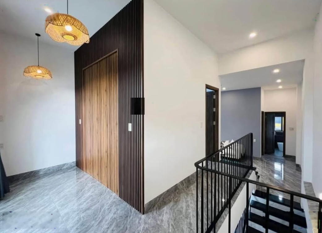 Ngộp ngân hàng, bán nhà tổng 120m2, giá hơn 2tỷ2 gần chợ