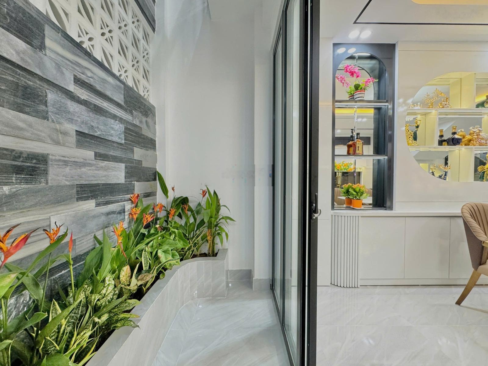 Bán nhà 3 tầng full nội thất cao cấp đường Ngọc Hồi trung tâm Liên Chiểu view kênh sinh thái thoáng