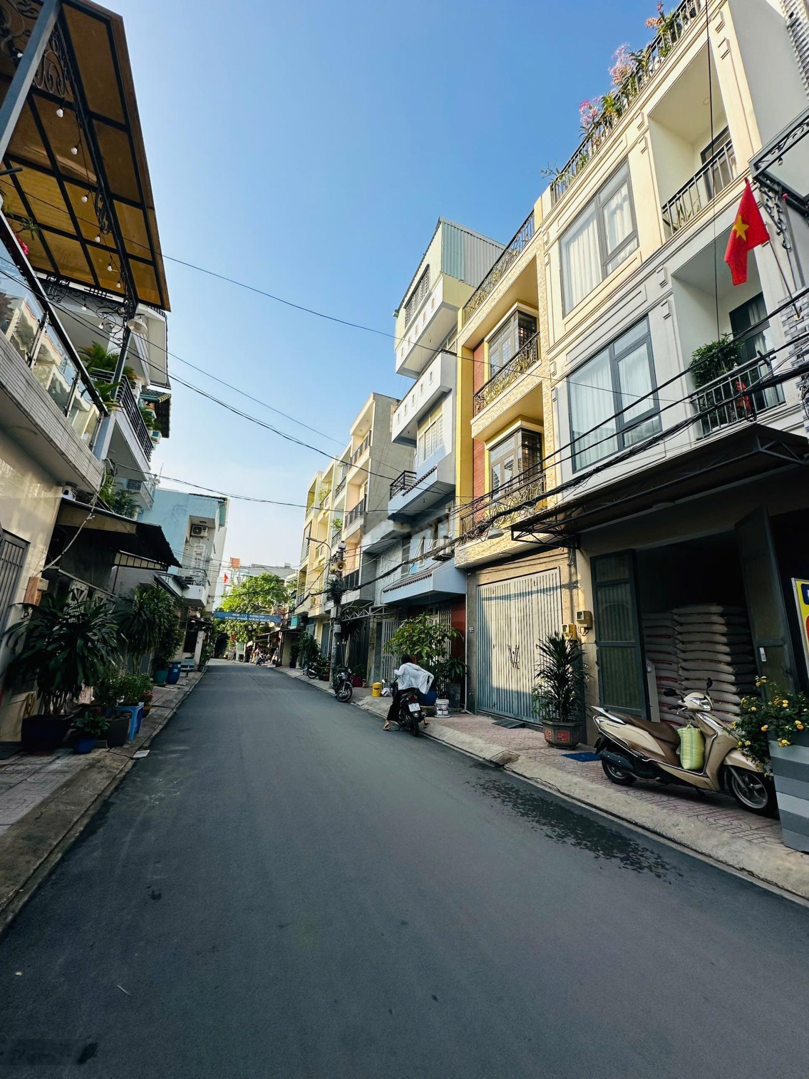 Bán nhà 3 tầng kdc đồng bộ ngay chợ 339 phước long b - hẻm 8m có lề đường - 9.3 tỷ