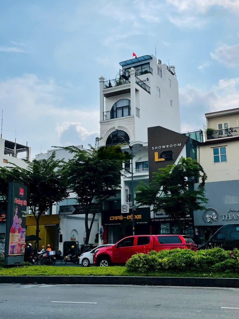 Bán Tòa nhà MT Trần Quốc Hoàn P.4 Q.TB, 5.2x29m Hầm 8 Tầng HĐT 130tr Giá 65 tỷ