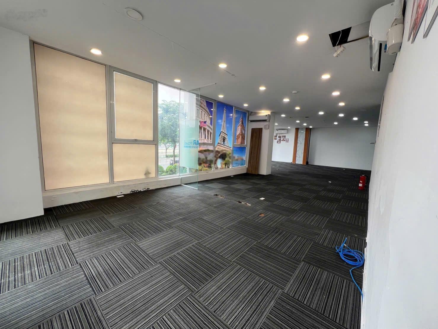 Chính chủ cho thuê văn phòng quận 4 view sông thoáng mát diện tích: 80m²