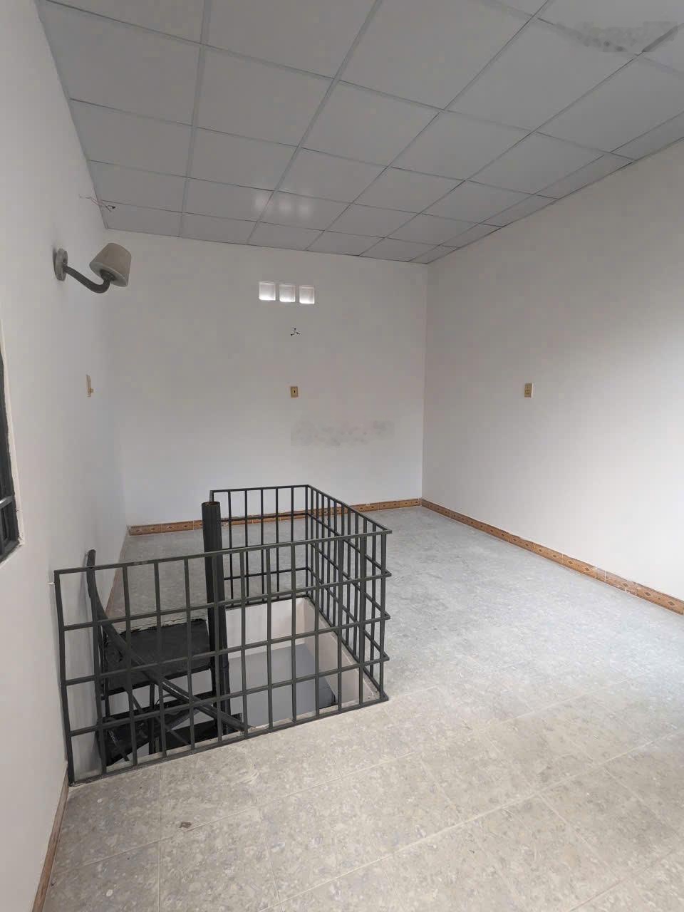 Bán Dãy trọ Mặt Tiền hẻm thông Xe Hơi ngay Trường cao đẳng công thương phước long b - 6.2 tỷ