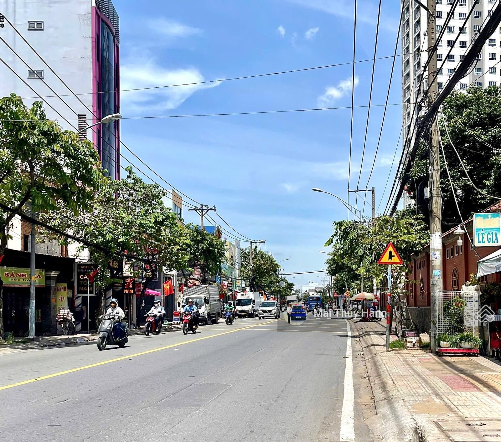 Gần ga Thủ Đức, mặt tiền Đặng Văn Bi ngang 5.5m, không lộ giới - xây được hầm + 7 tầng